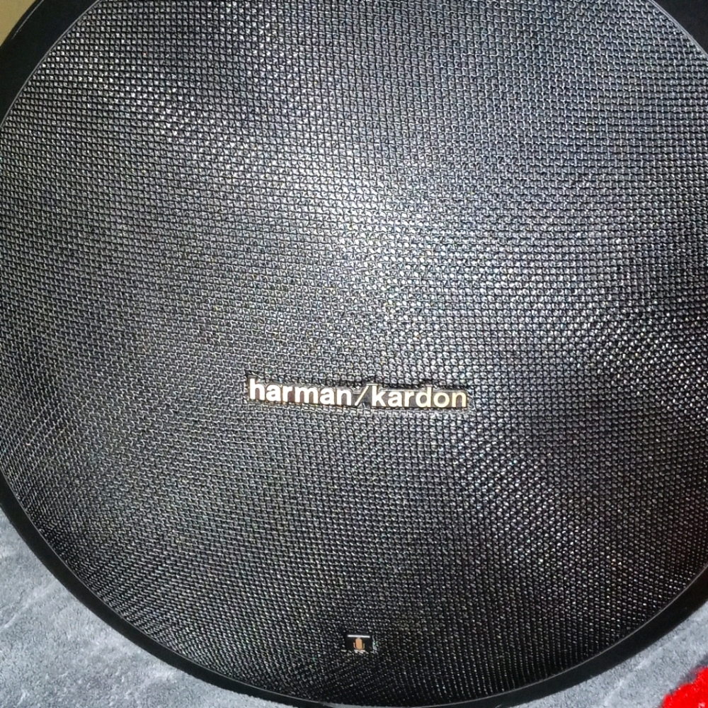 Harman/Kardon speaker